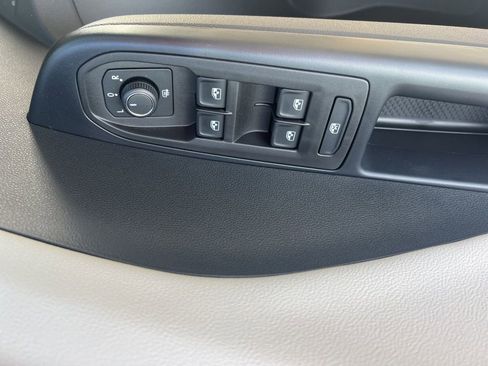 New 2025 Volkswagen Taos S image 15