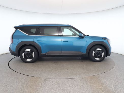 Used 2024 Kia EV9 Wind image 6