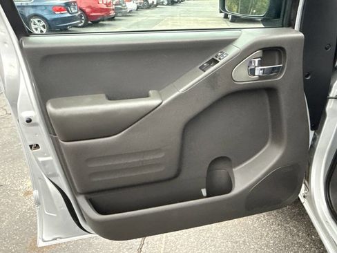 Used 2016 Nissan Frontier SV image 11