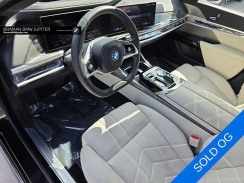 Used 2023 BMW i7 xDrive60 w/ Parking Assistance Package AWD/4WD image 9