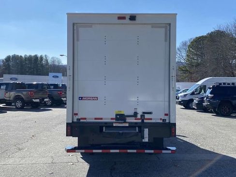 New 2023 Ford E-Transit image 4