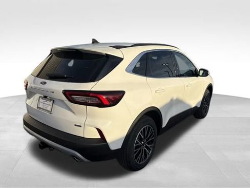 New 2026 Ford Escape SE w/ Class II Trailer Tow Package FWD image 2