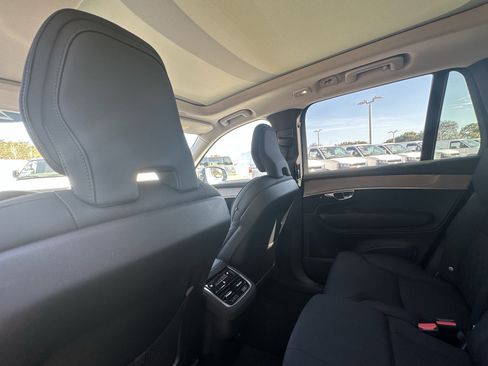 Certified 2025 Volvo XC90 B6 Plus image 30