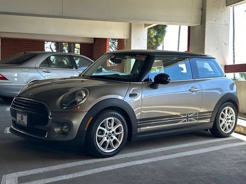 Used 2019 MINI Cooper 2-Door Hardtop FWD image 2