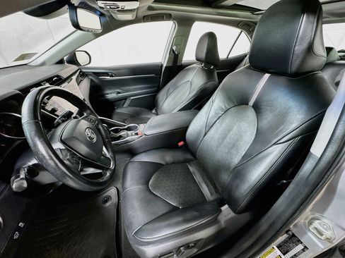 Used 2020 Toyota Camry XSE FWD image 13