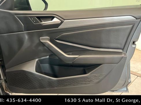 Used 2022 Volkswagen Jetta SE image 22