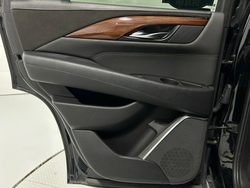 Used 2016 Cadillac Escalade Luxury image 25