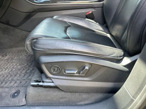 Used 2019 Audi Q8 Prestige w/ Luxury Package AWD/4WD image 17