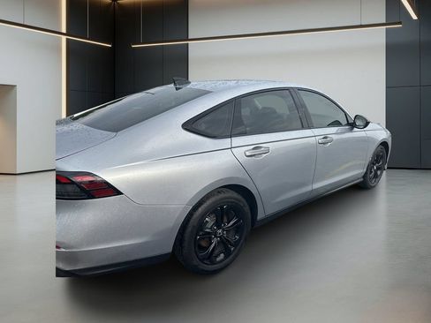 Used 2025 Honda Accord SE image 11