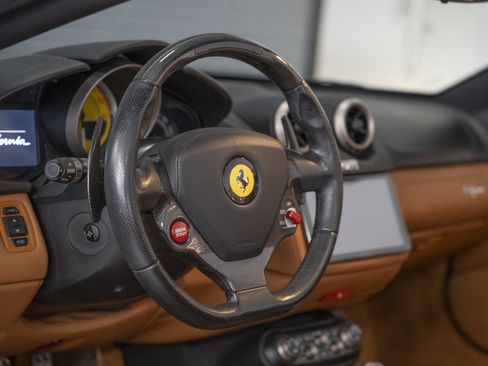 Used 2010 Ferrari California image 38