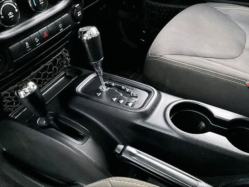 Used 2017 Jeep Wrangler Unlimited Sahara image 16