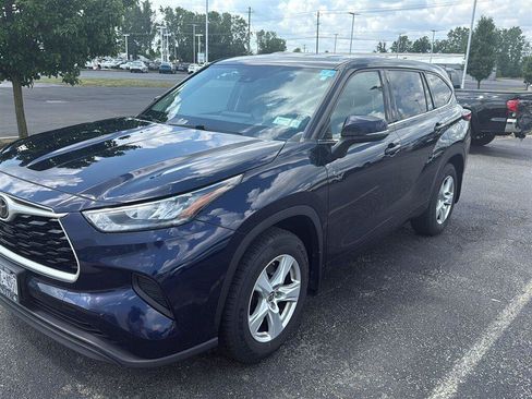 Used 2020 Toyota Highlander L AWD/4WD image 2