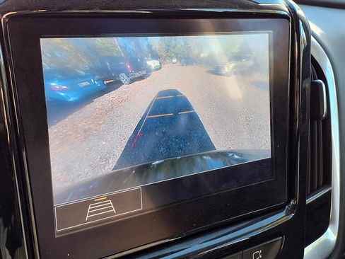 Used 2021 Chevrolet Traverse LT image 24