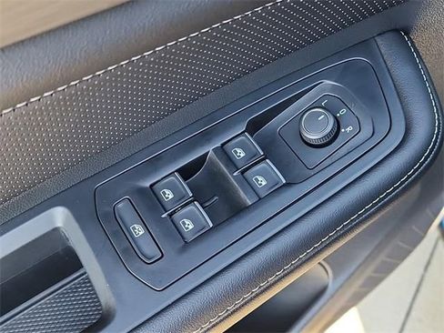 New 2026 Volkswagen Atlas Cross Sport SE image 12