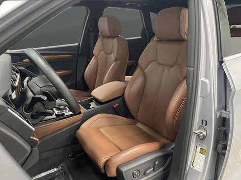 Used 2024 Audi Q5 e Premium Plus w/ Premium Plus Package image 4