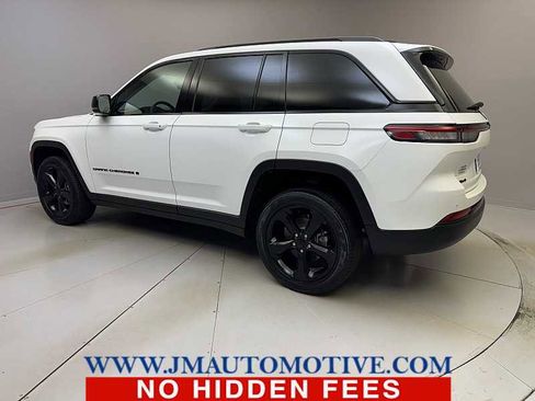 Used 2023 Jeep Grand Cherokee Limited w/ Black Appearance Package image 3