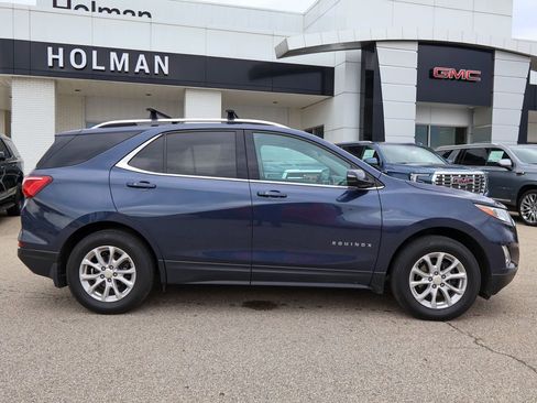 Used 2019 Chevrolet Equinox LT w/ Sun & Navigation Package AWD/4WD image 2
