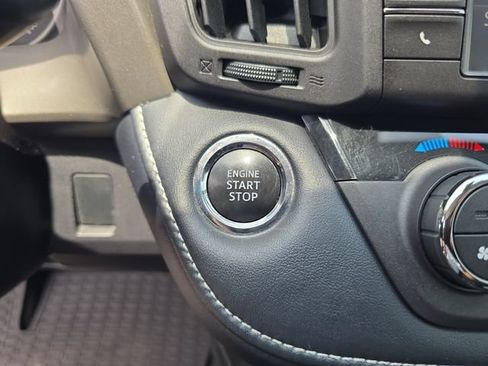 Used 2018 Toyota RAV4 XLE AWD/4WD image 26