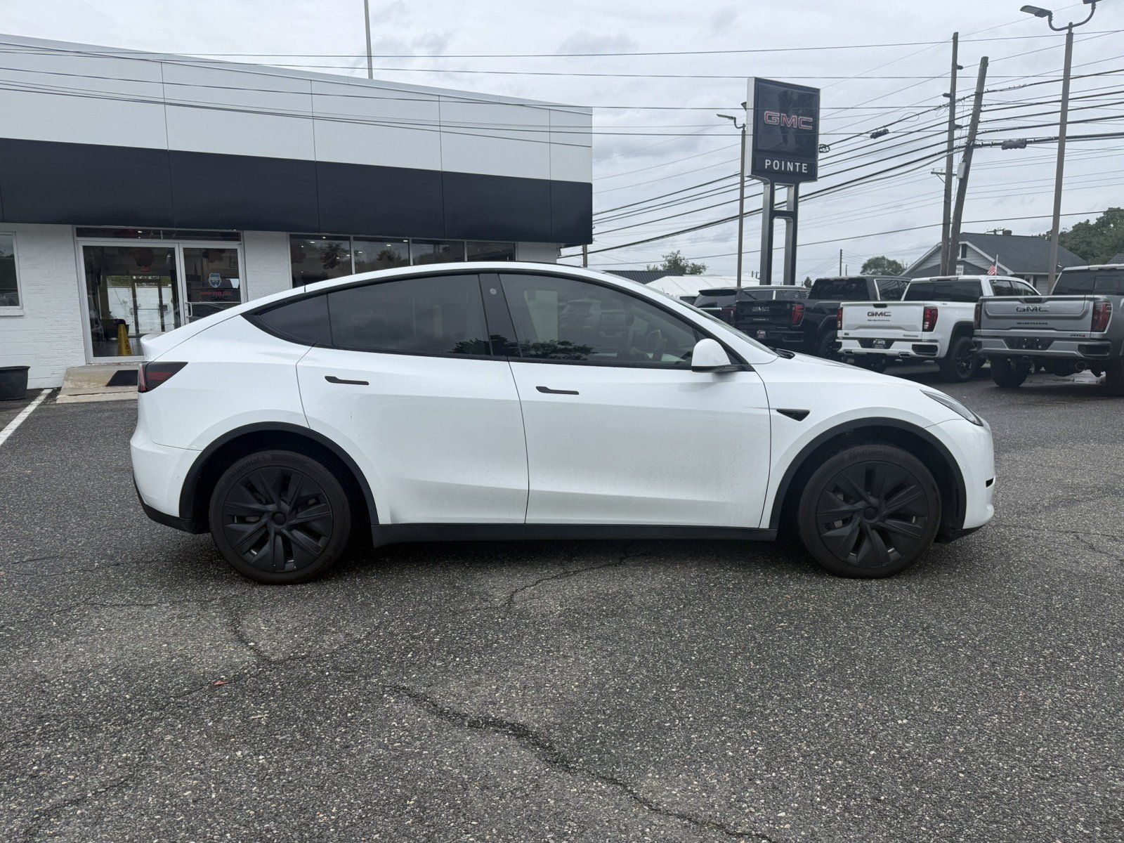 Used 2022 Tesla Model Y Long Range AWD/4WD image 2