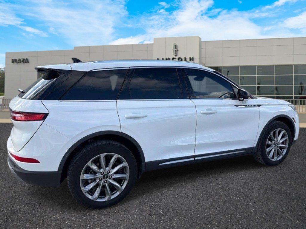 Used 2022 Lincoln Corsair AWD w/ Premium Package image 3