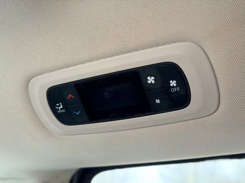 Used 2023 Chrysler Voyager LX image 23