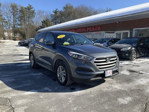 Used 2018 Hyundai Tucson SE image 3