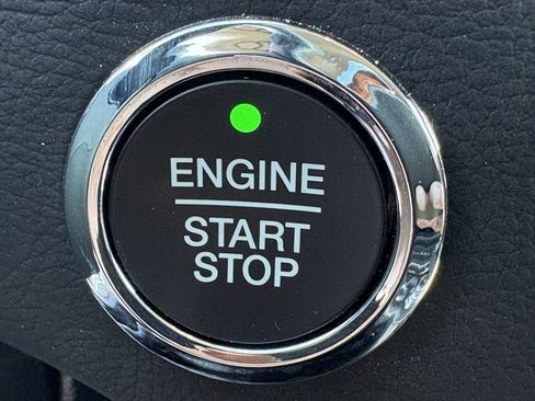 Used 2024 Ford Edge SE w/ Black Appearance Package image 14