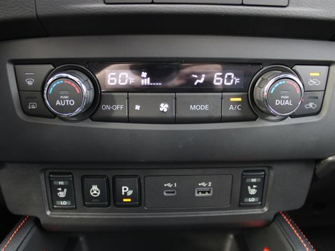 Certified 2024 Nissan Frontier PRO-4X w/ Pro Premium Package AWD/4WD image 23