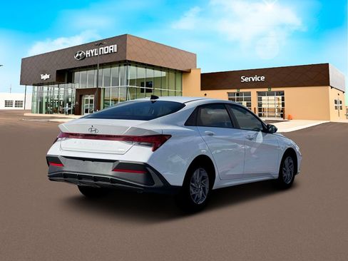 New 2026 Hyundai Elantra Hybrid FWD image 7