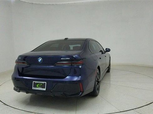 Used 2023 BMW i7 xDrive60 image 70