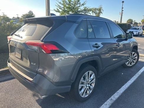 Used 2022 Toyota RAV4 XLE Premium FWD image 5