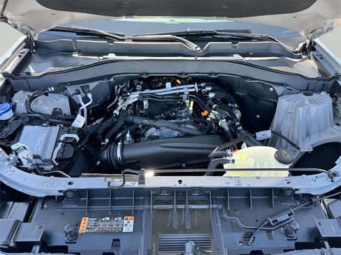 New 2025 Ford Explorer Active w/ Active Comfort Package image 9
