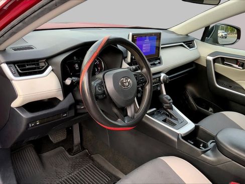 Used 2024 Toyota RAV4 XLE w/ Convenience Package FWD image 17