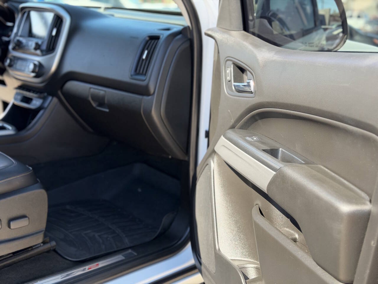 Used 2018 Chevrolet Colorado ZR2 w/ ZR2 Dusk Special Edition AWD/4WD image 13