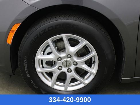 Used 2023 Chrysler Pacifica Touring image 27