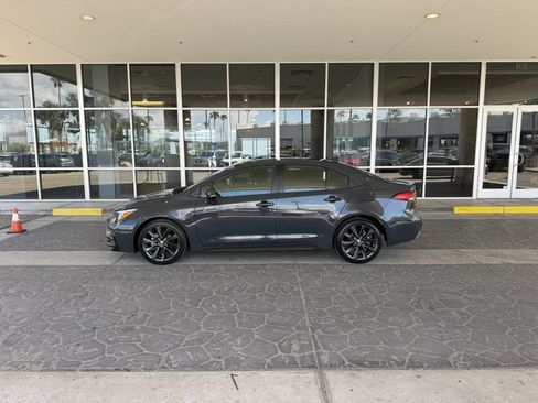 Used 2025 Toyota Corolla SE FWD image 2