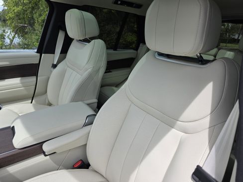 New 2026 Land Rover Range Rover SE image 11