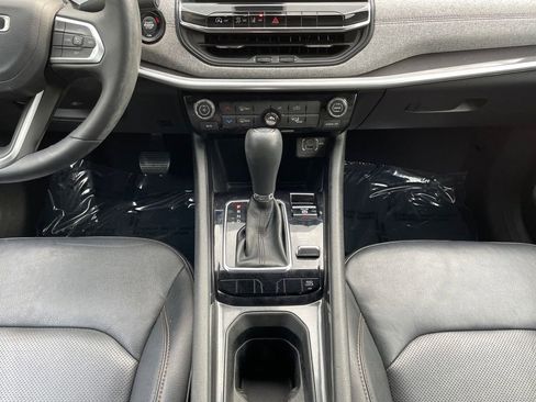 Used 2022 Jeep Compass Latitude image 11