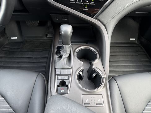 Used 2023 Toyota Camry SE w/ Cold Weather Package FWD image 22