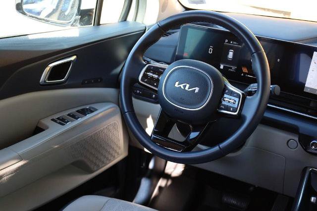 Used 2025 Kia Carnival EX FWD image 27