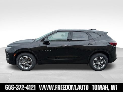 Used 2025 Chevrolet Blazer LT AWD/4WD image 2