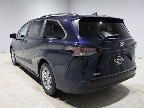 Used 2024 Toyota Sienna XLE image 5