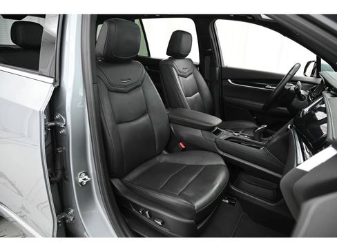 Used 2025 Cadillac XT6 Premium Luxury w/ Technology Package image 16