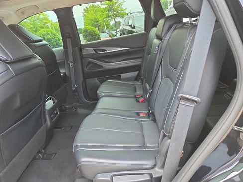 Used 2023 INFINITI QX60 Luxe w/ Cargo Package FWD image 10