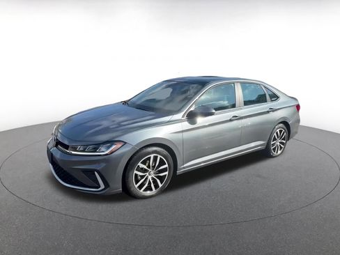 Used 2025 Volkswagen Jetta SE image 8