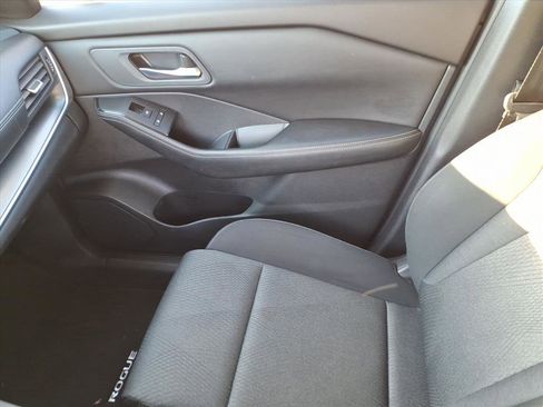 Used 2024 Nissan Rogue SV image 30