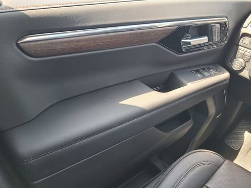 New 2025 Chevrolet Suburban High Country image 31