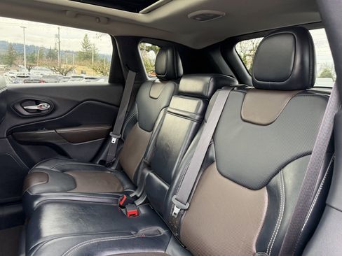 Used 2015 Jeep Cherokee Limited w/ Luxury Group image 31