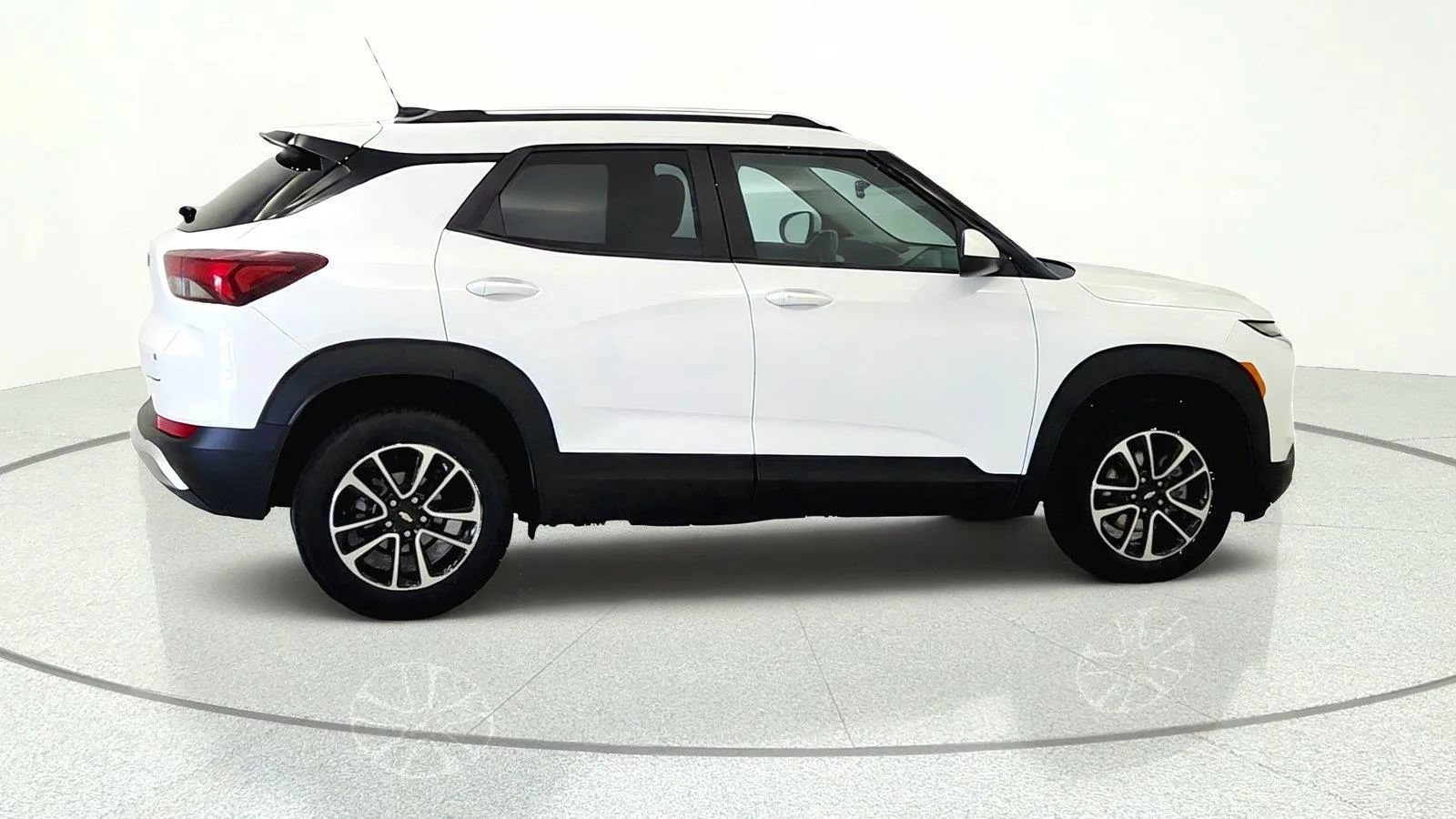 Used 2025 Chevrolet TrailBlazer LT AWD/4WD image 6