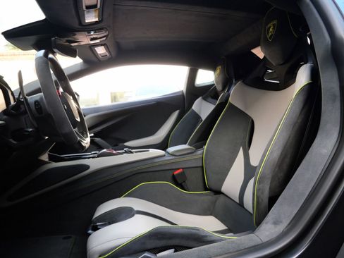 Used 2025 Lamborghini Revuelto AWD/4WD image 6